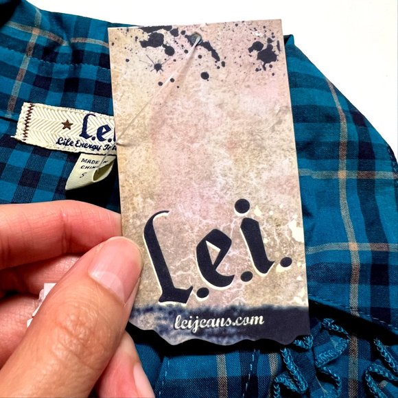 L.e.i. Blue Button Down Ruffle Plaid Top (S) - Picture 6 of 8